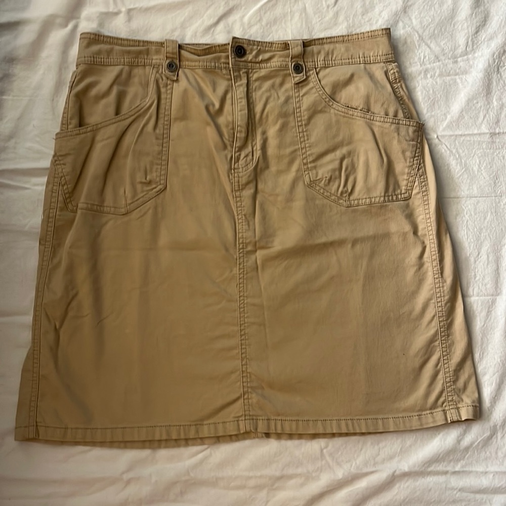 Tan jean style skirt. No tag. In great condition
